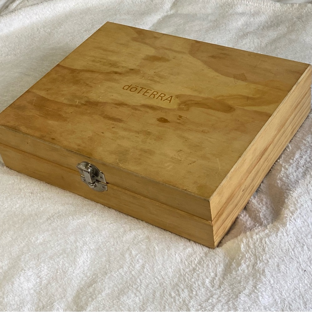 doTERRA Wooden Storage Box (RARE)